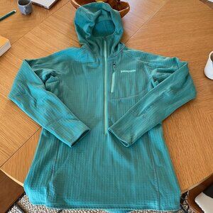 Patagonia R1 Half-Zip Hoodie Grid Fleece Pullover